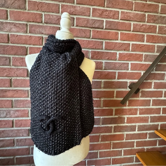 •Chanel Black Metallic Silver Cashmere Knit Logo Scarf 10”x80” Made In F… - Picture 8 of 12